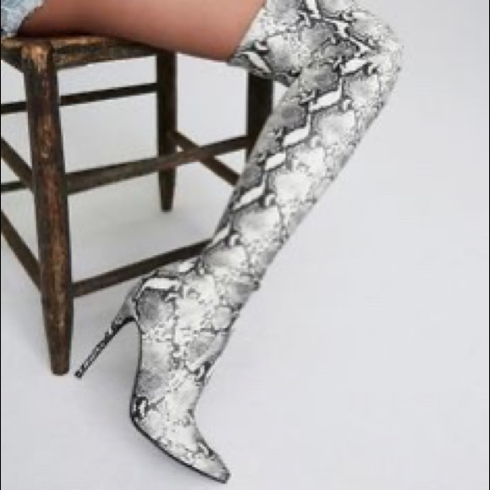 Sexy over the knee boots 👢